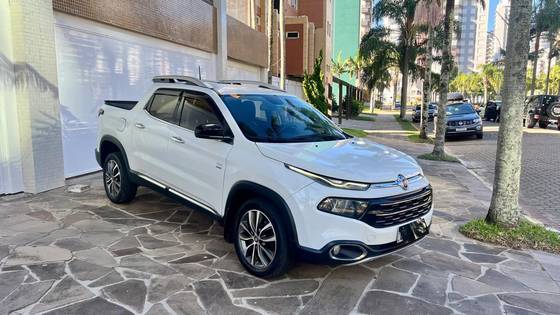 FIAT TORO 2.0 16V TURBO DIESEL VOLCANO 4WD AT9